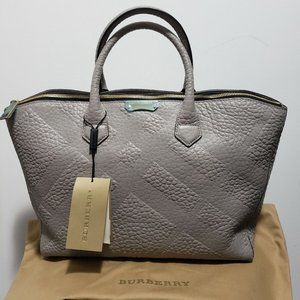 100% Authentic Brand New Burberry SG GRAIN CHECK MEDIUM DEWSBURY Pale Grey Tote